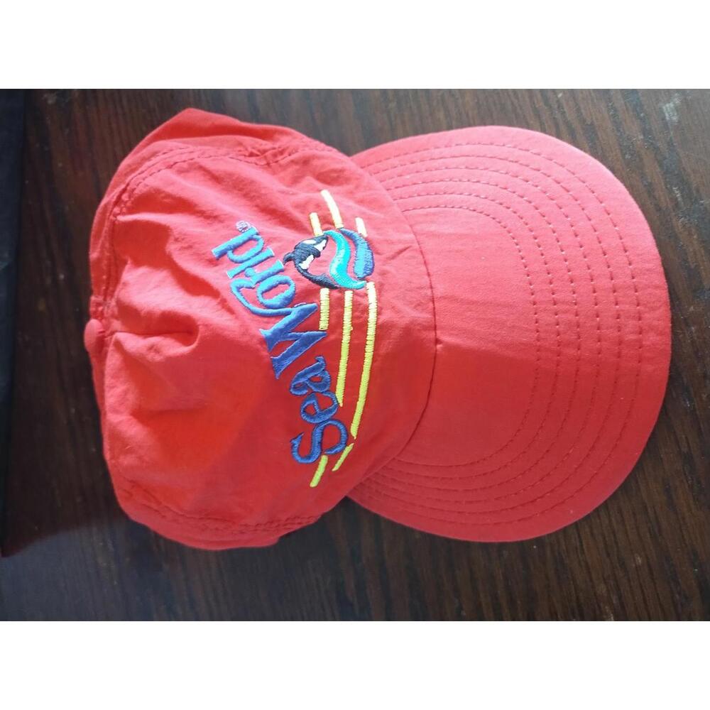 Vintage SeaWorld hat with embroidered‎ Shamu